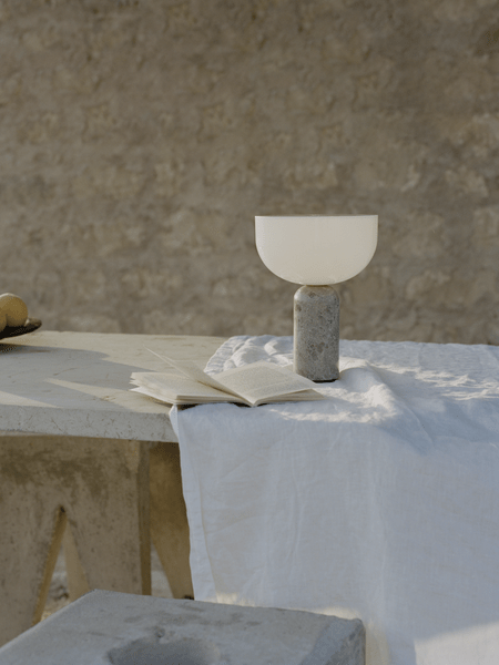 Skusosia Globe Table Lamp