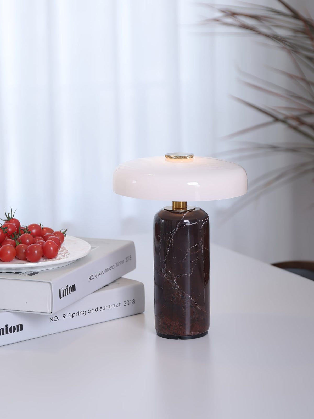 Skusosia Globe Table Lamp