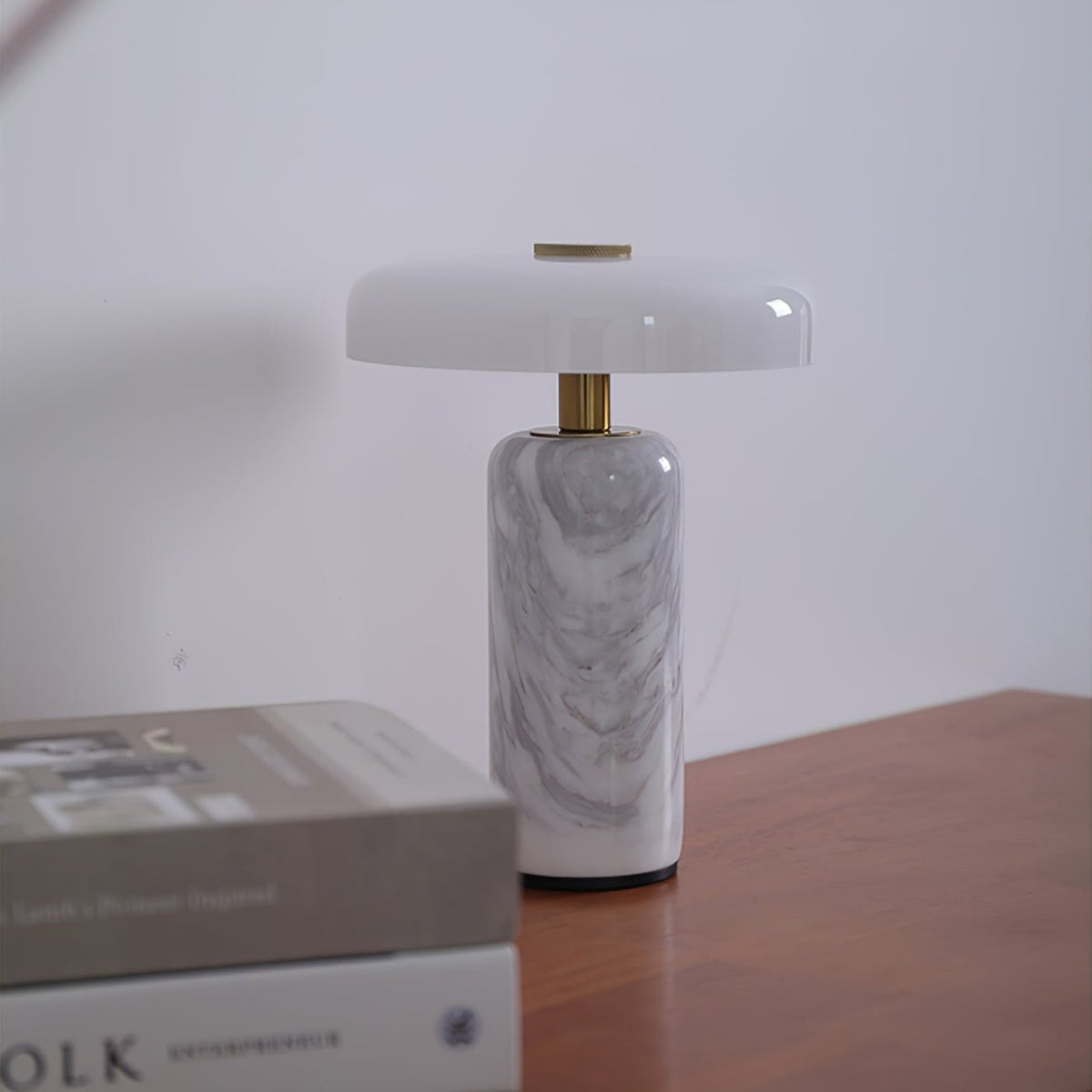 Skusosia Globe Table Lamp