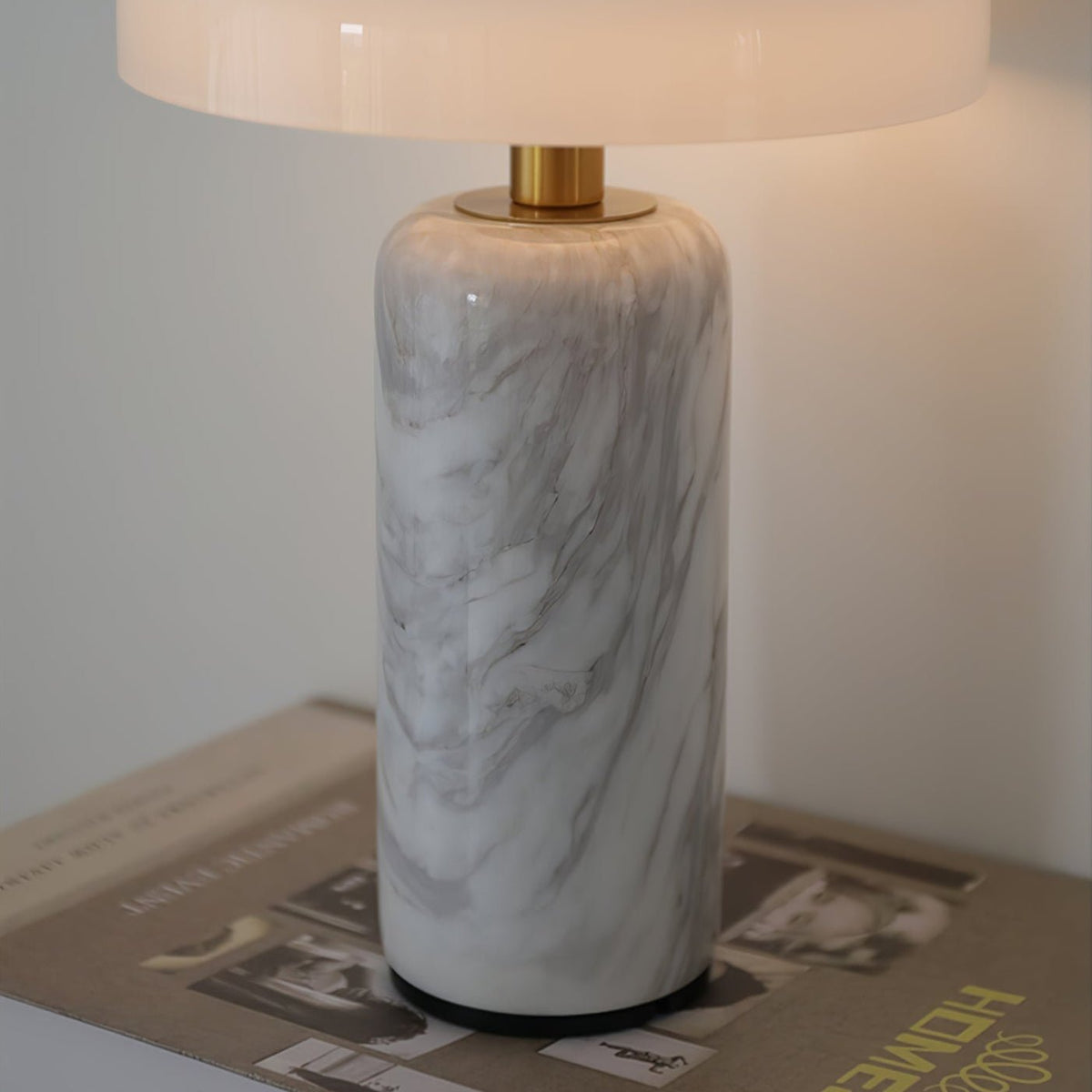 Skusosia Globe Table Lamp