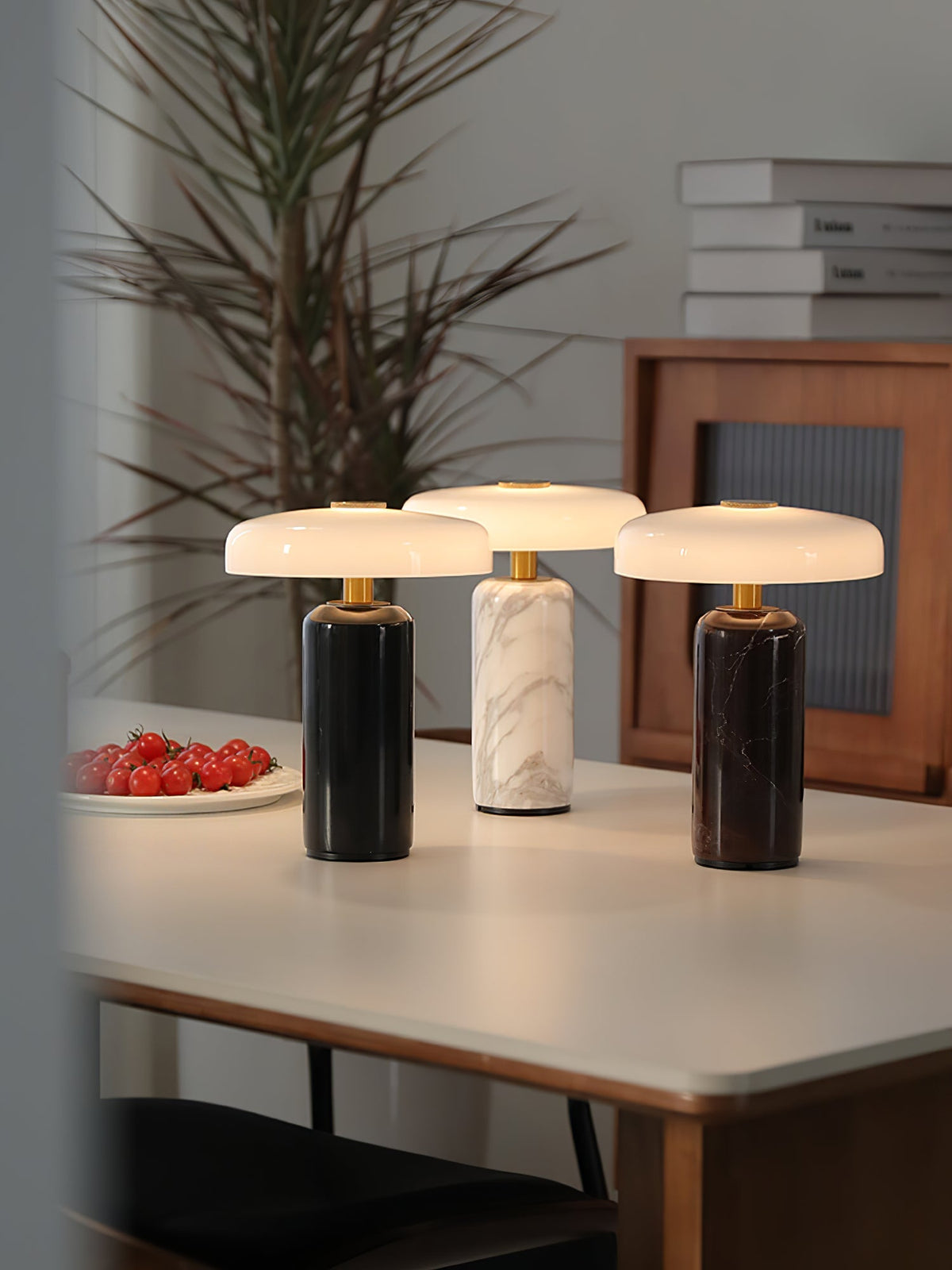 Skusosia Globe Table Lamp