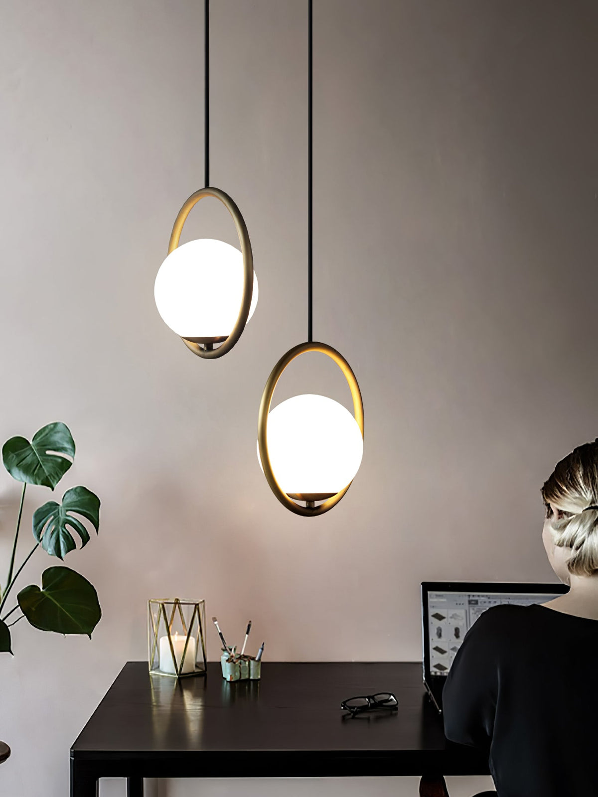 Kilinus Globe Pendant Light