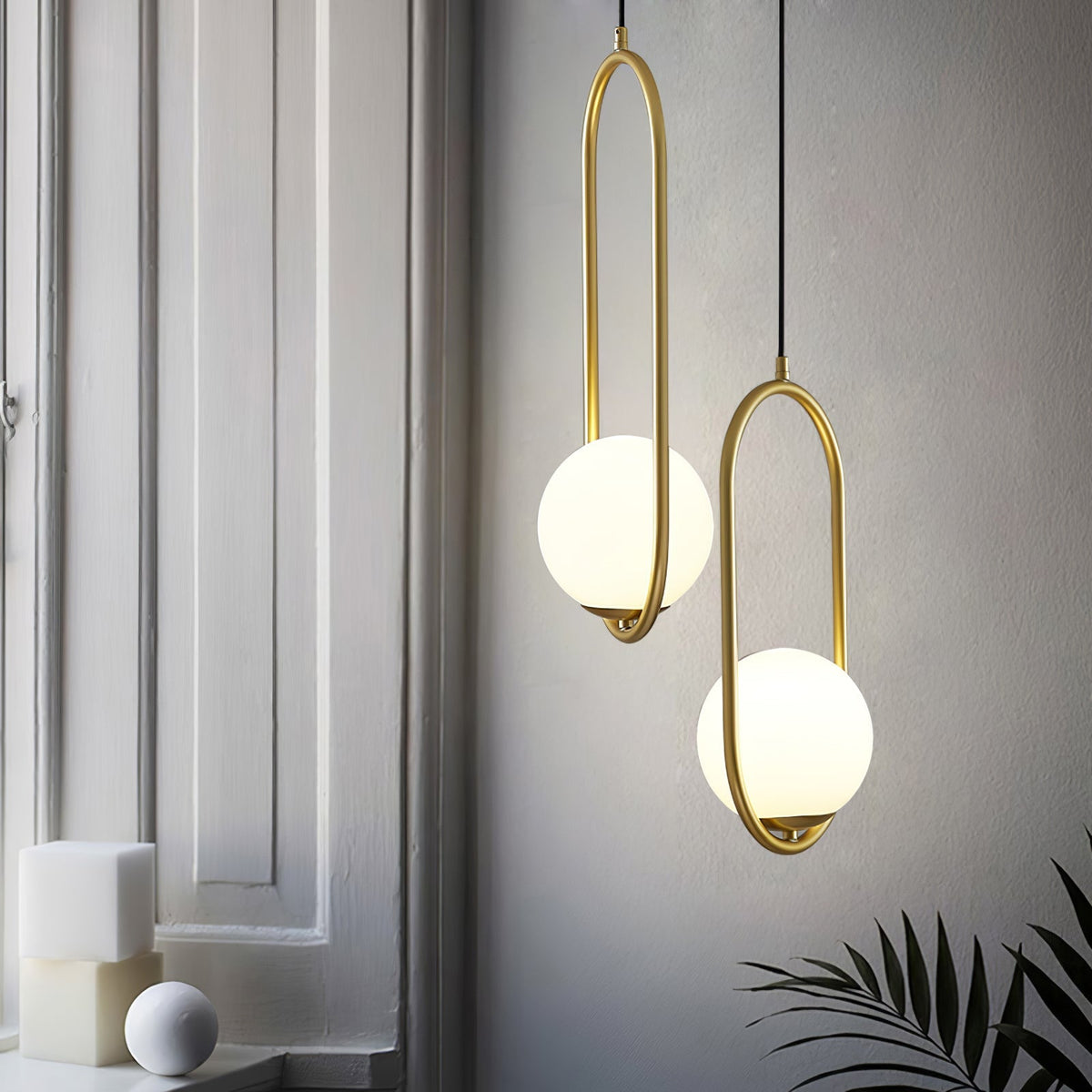 Kilinus Globe Pendant Light