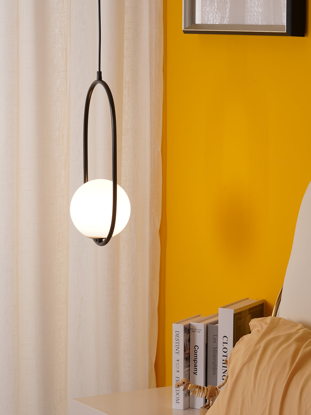 Kilinus Globe Pendant Light