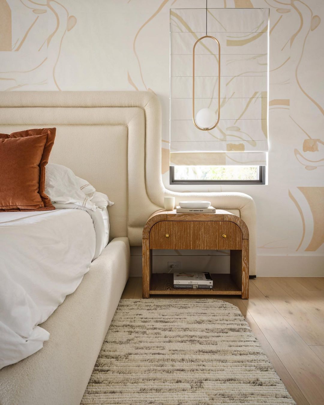 Kilinus Globe Pendant Light