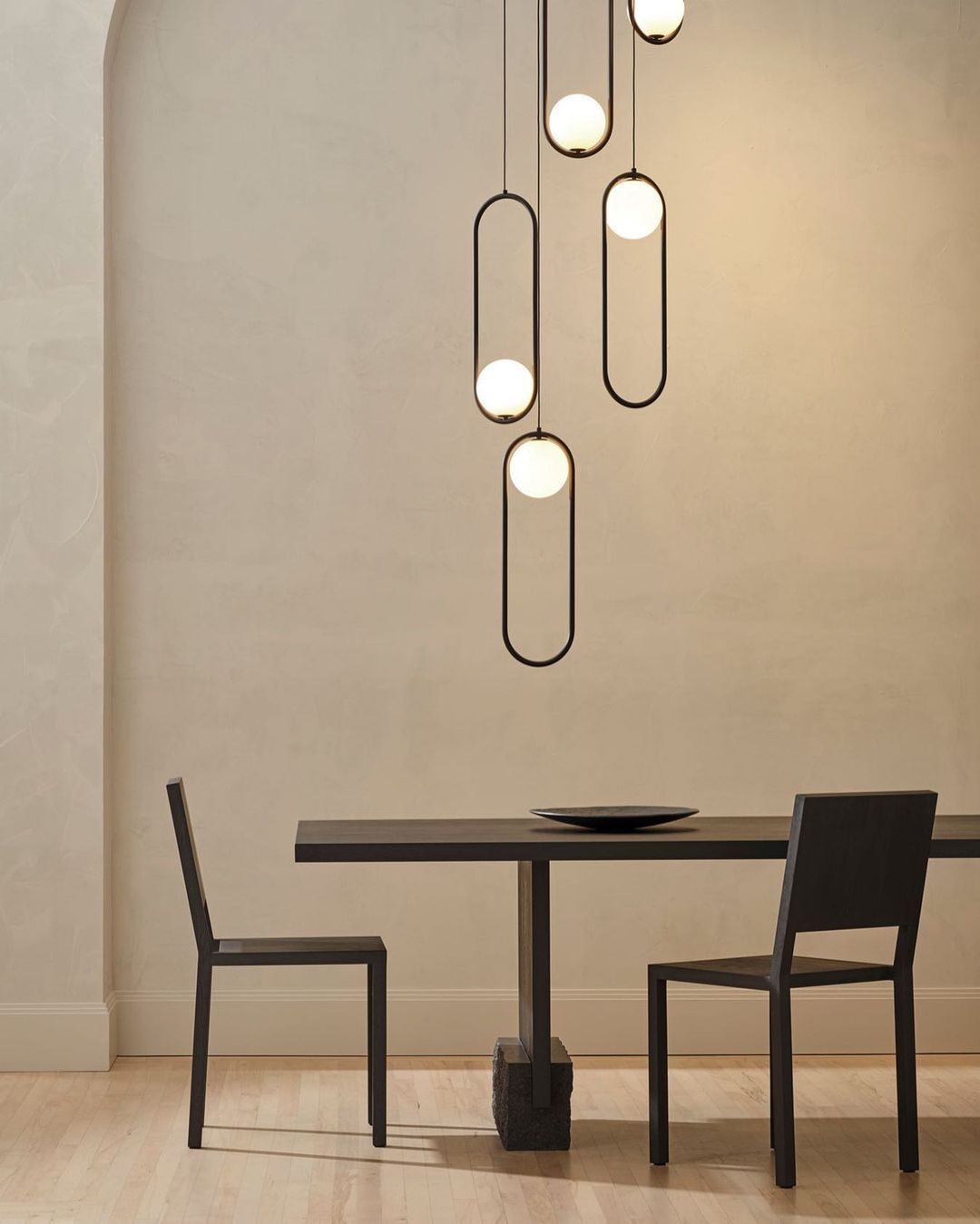 Kilinus Globe Pendant Light