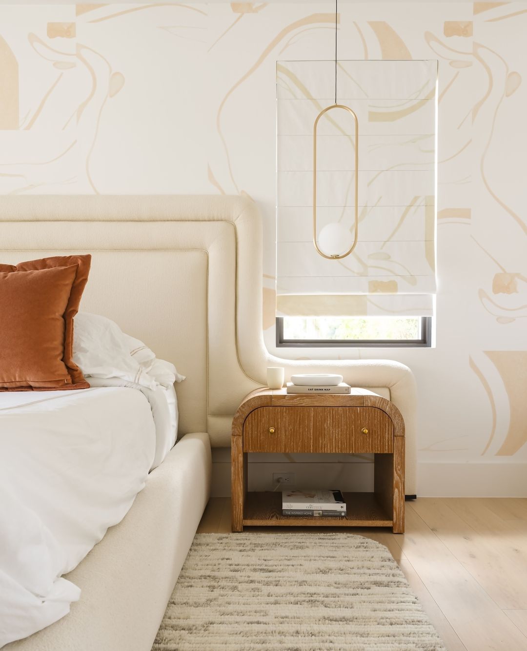 Kilinus Globe Pendant Light