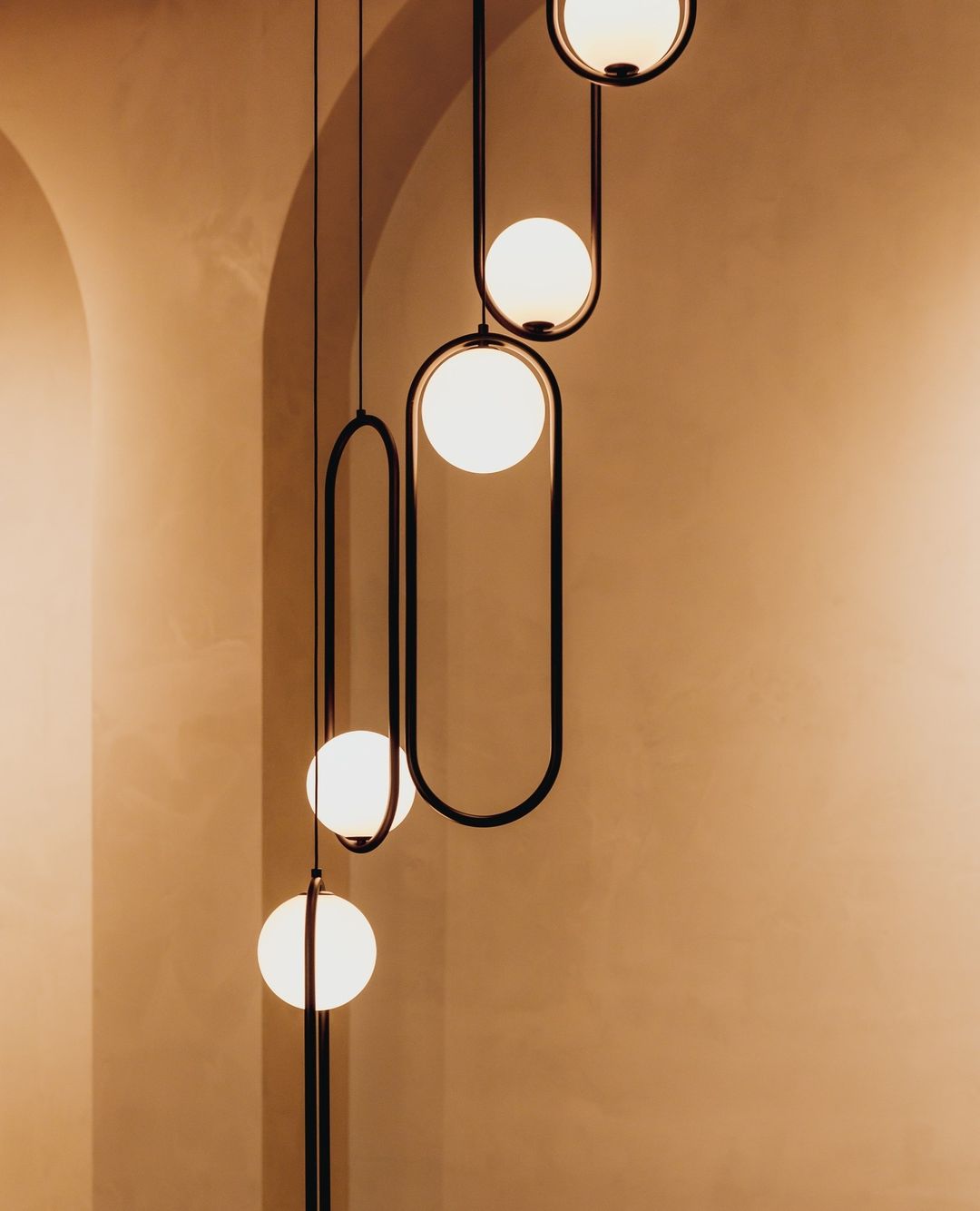 Kilinus Globe Pendant Light