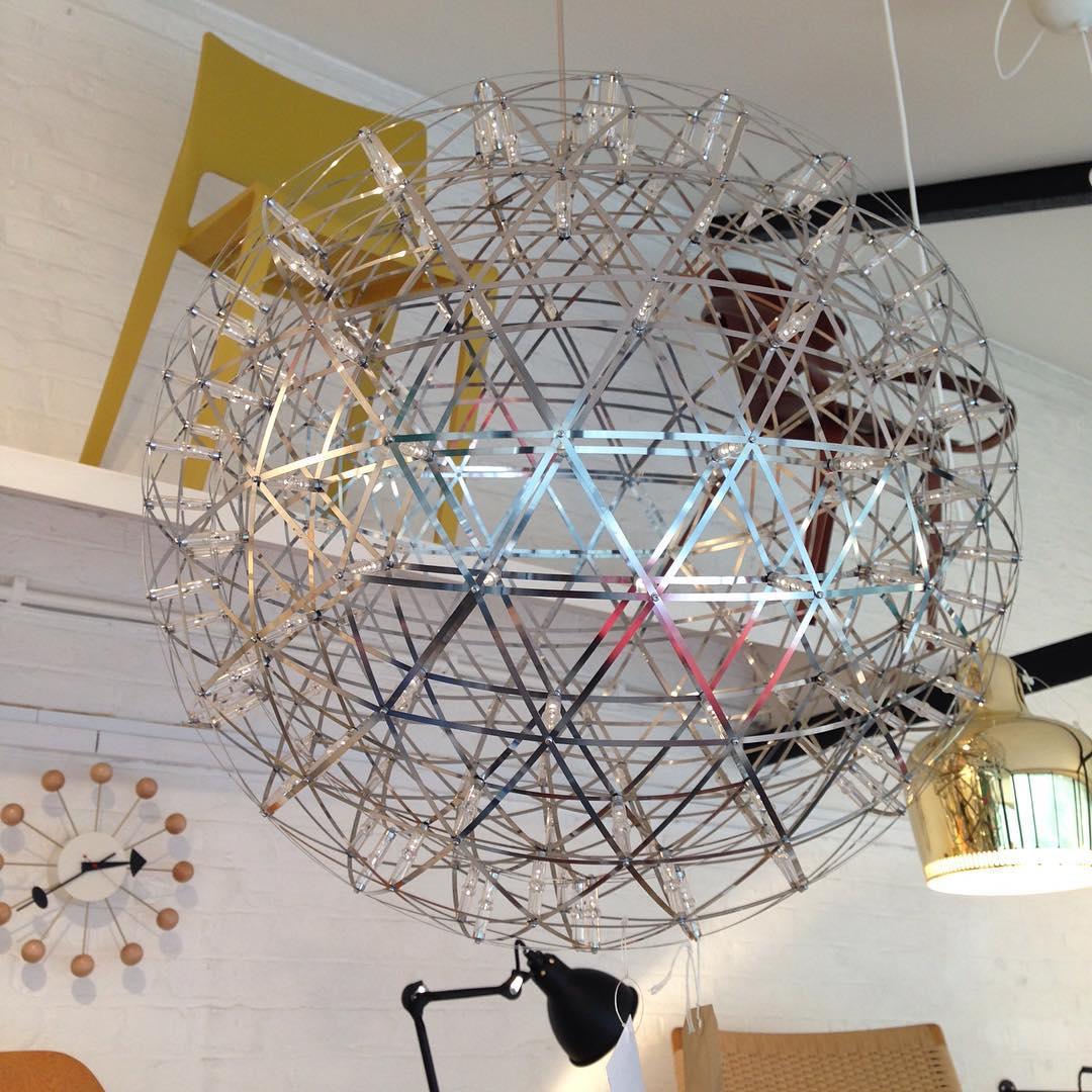 Risseri Globe Pendant Light