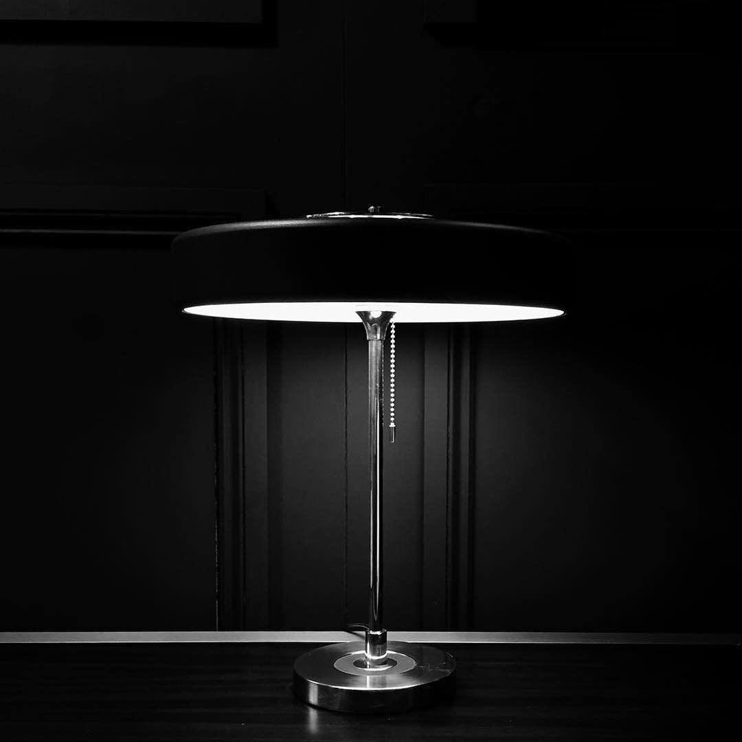 Nareleno Modern Table Lamp