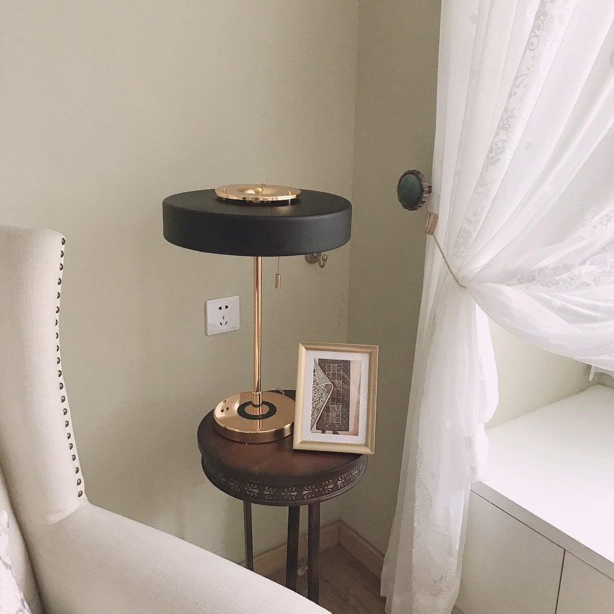Nareleno Modern Table Lamp