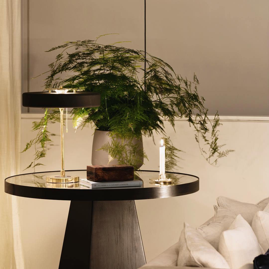 Nareleno Modern Table Lamp