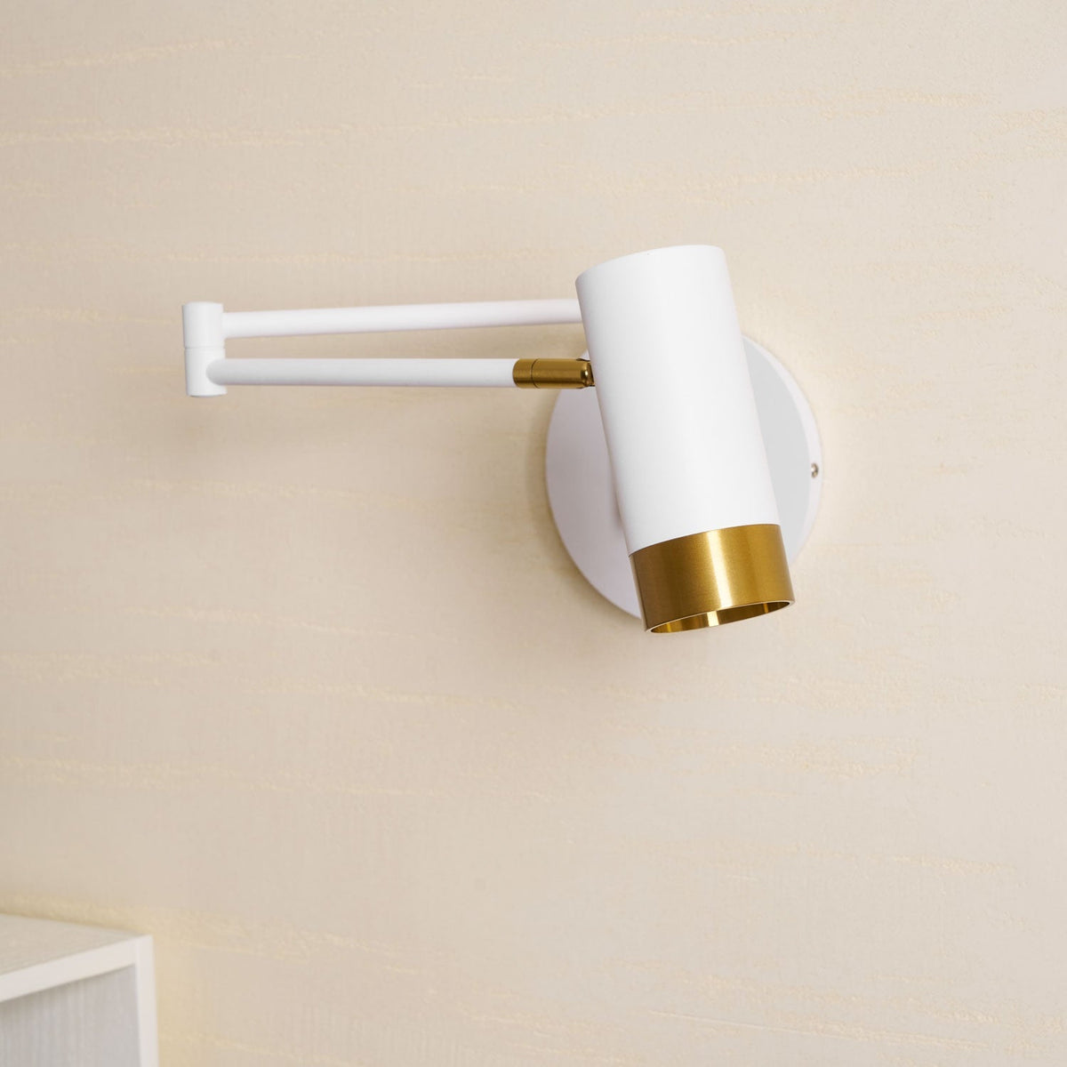 Nirerana Linear Wall Light