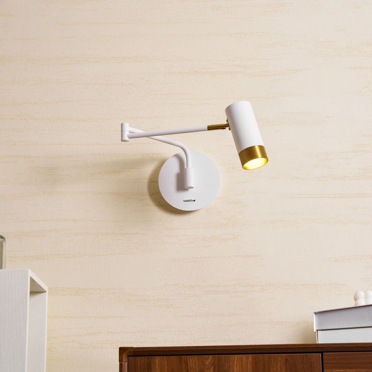 Nirerana Linear Wall Light