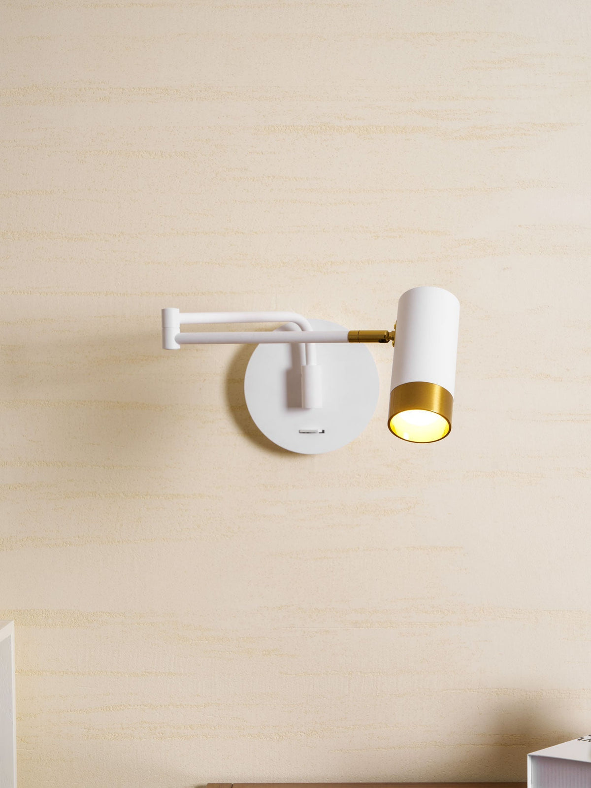 Nirerana Linear Wall Light