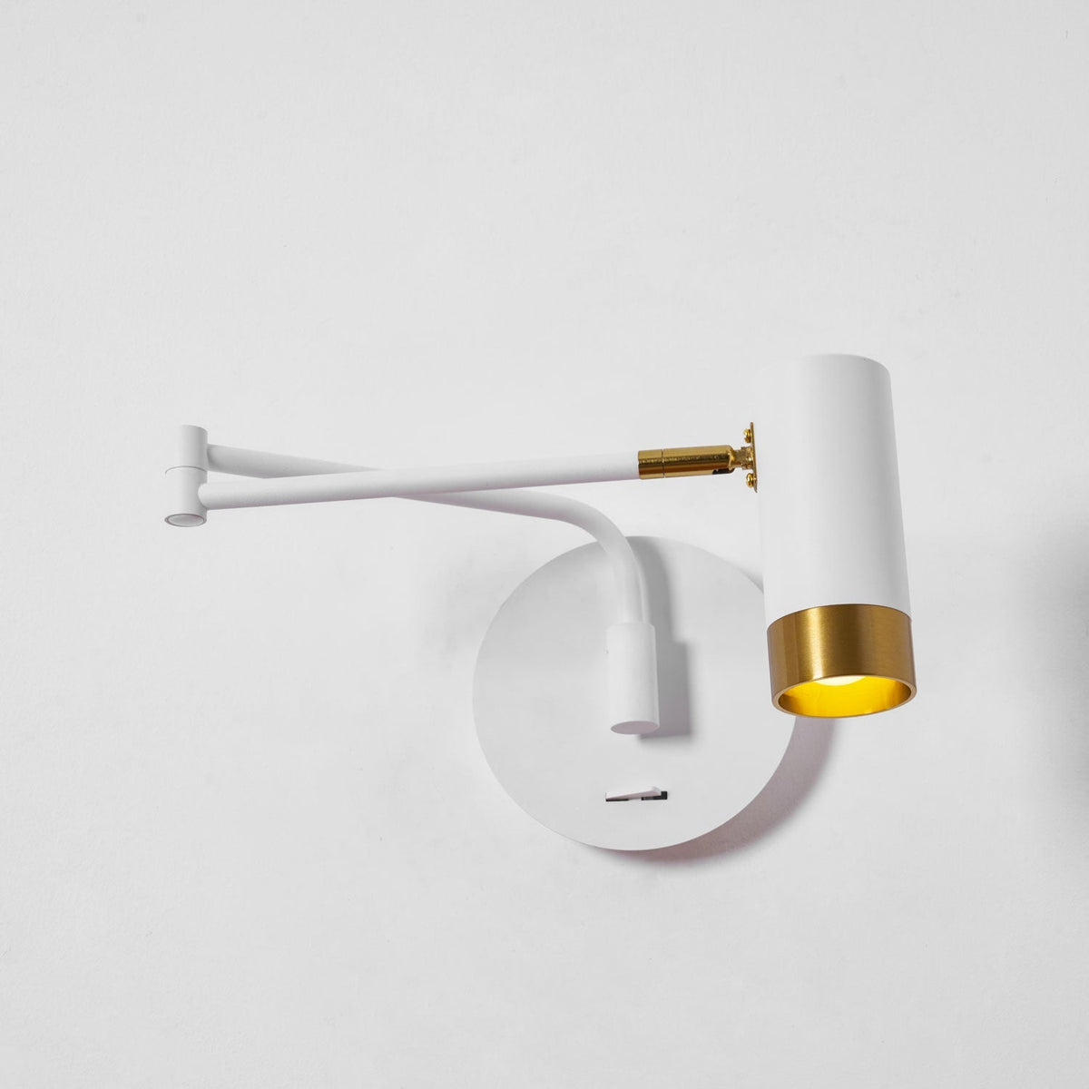 Nirerana Linear Wall Light
