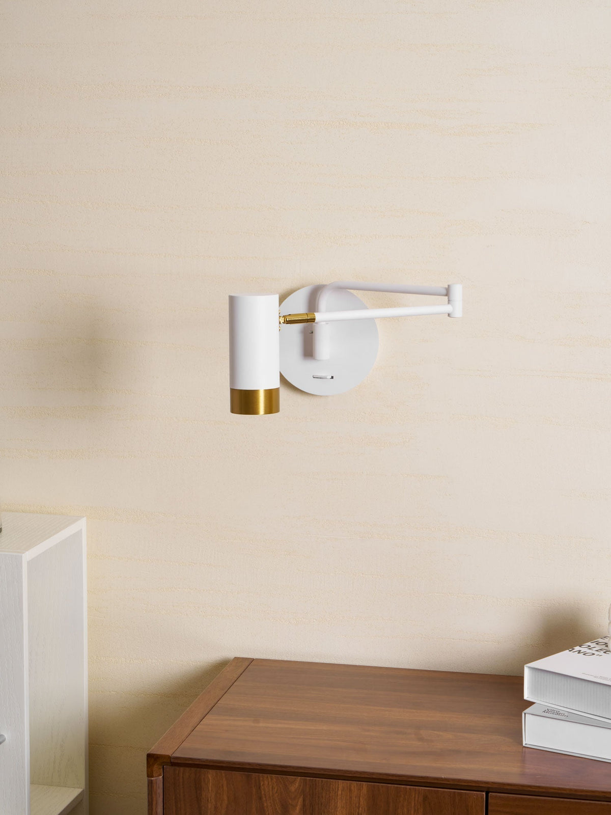 Nirerana Linear Wall Light