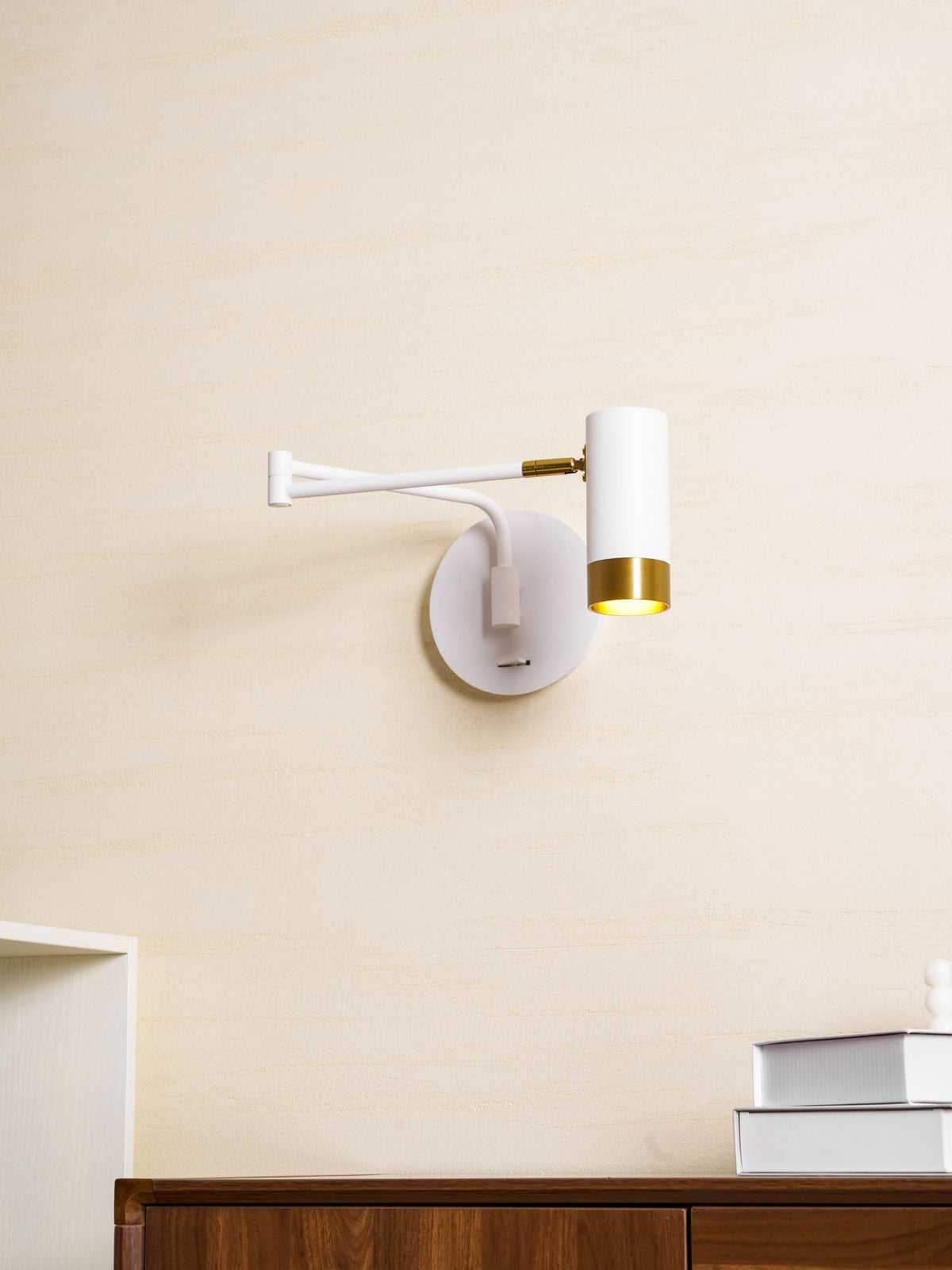 Nirerana Linear Wall Light