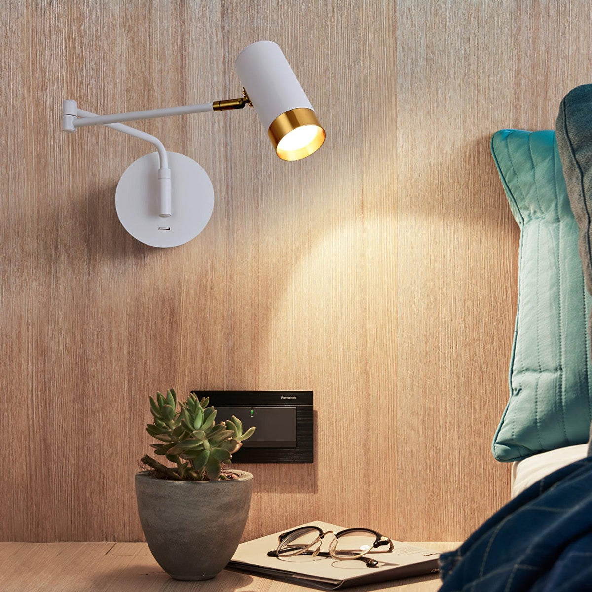Nirerana Linear Wall Light