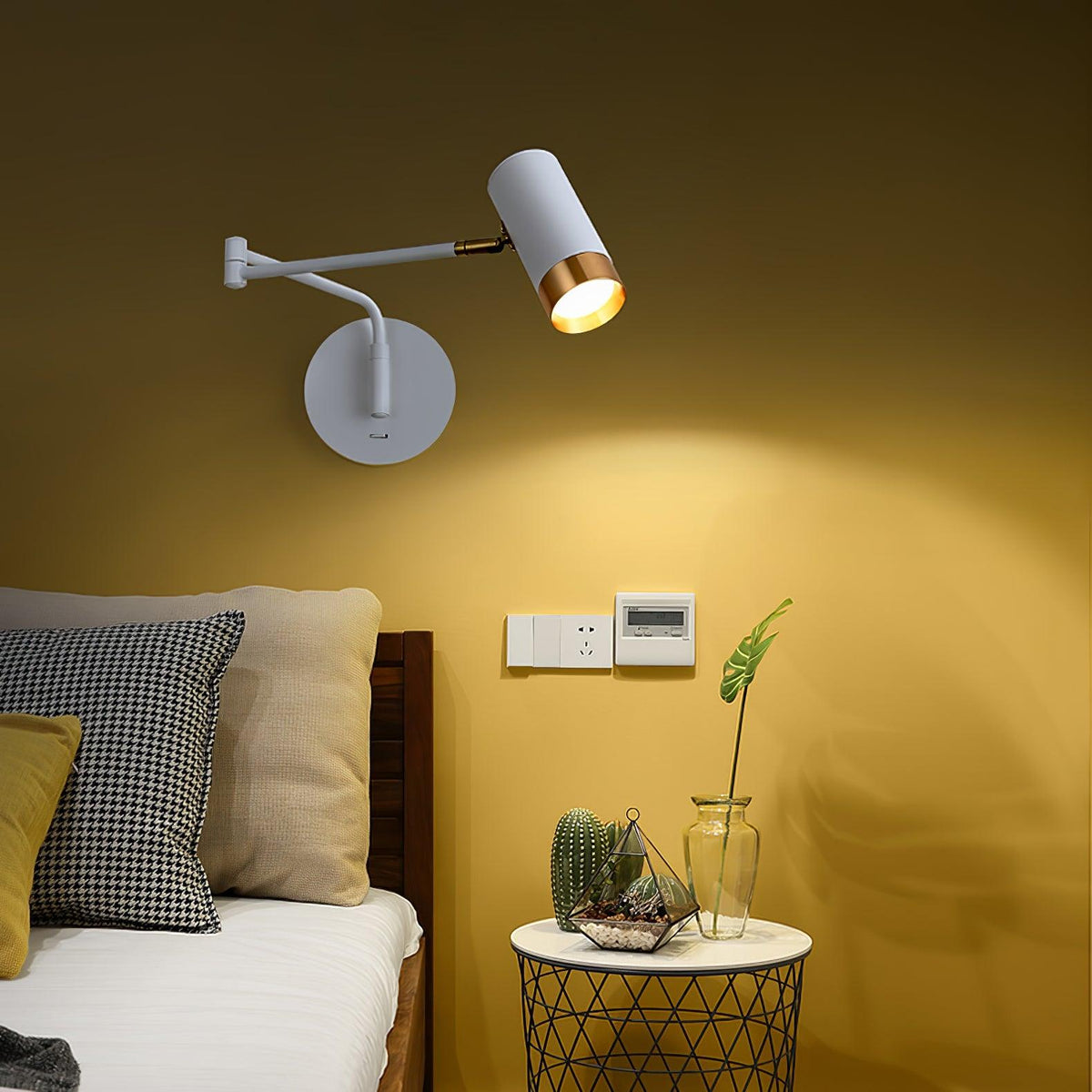 Nirerana Linear Wall Light