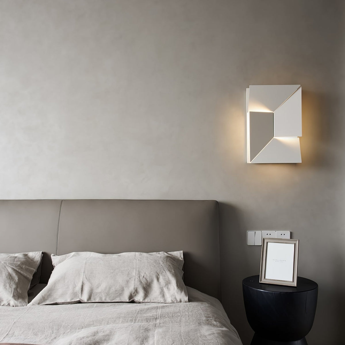 Tinunan Geometric Wall Light