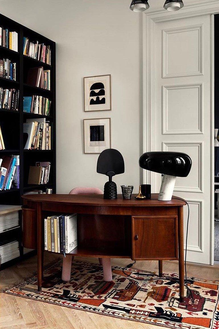 Stoskeni Table Lamp