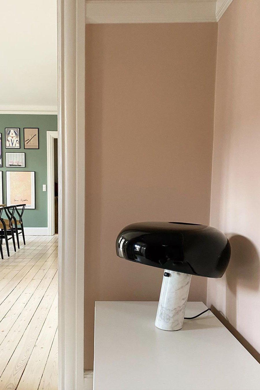 Stoskeni Table Lamp
