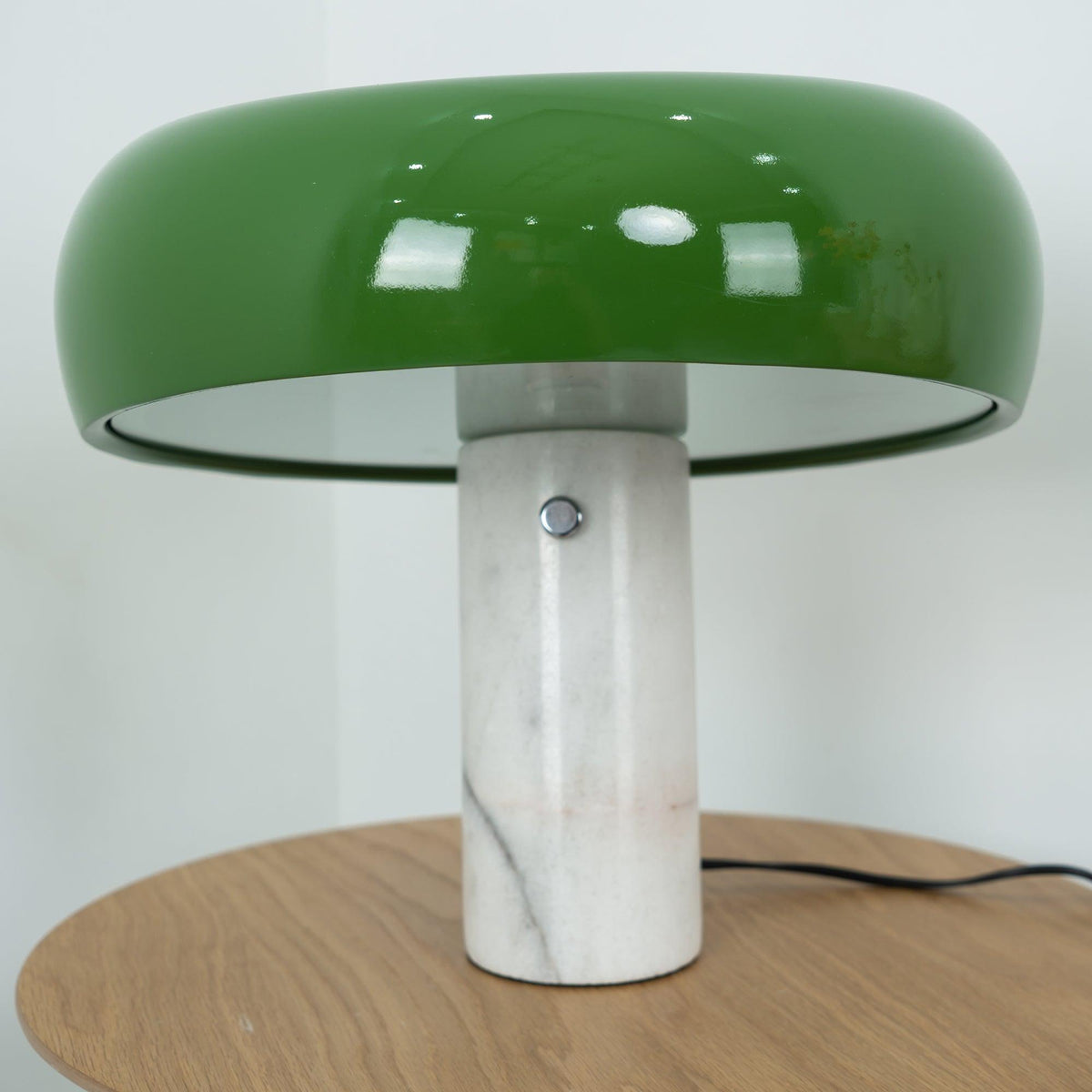 Stoskeni Table Lamp