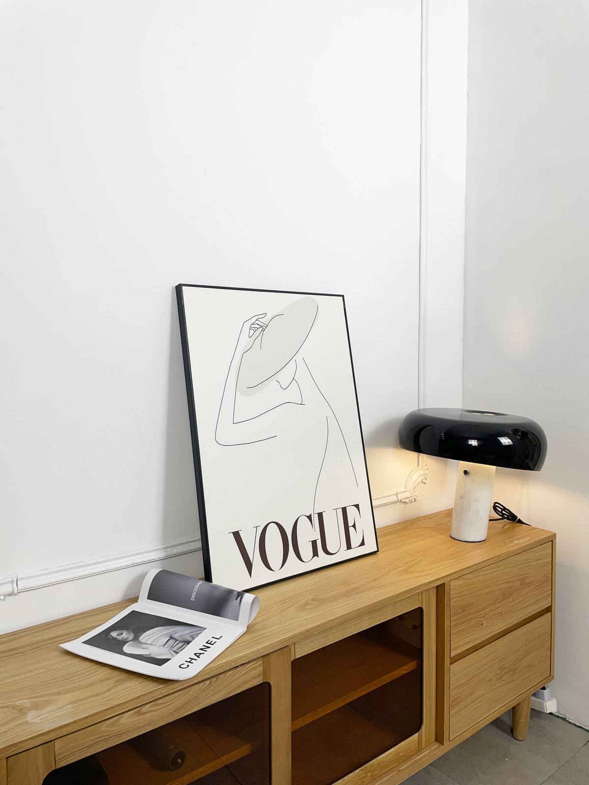 Stoskeni Table Lamp