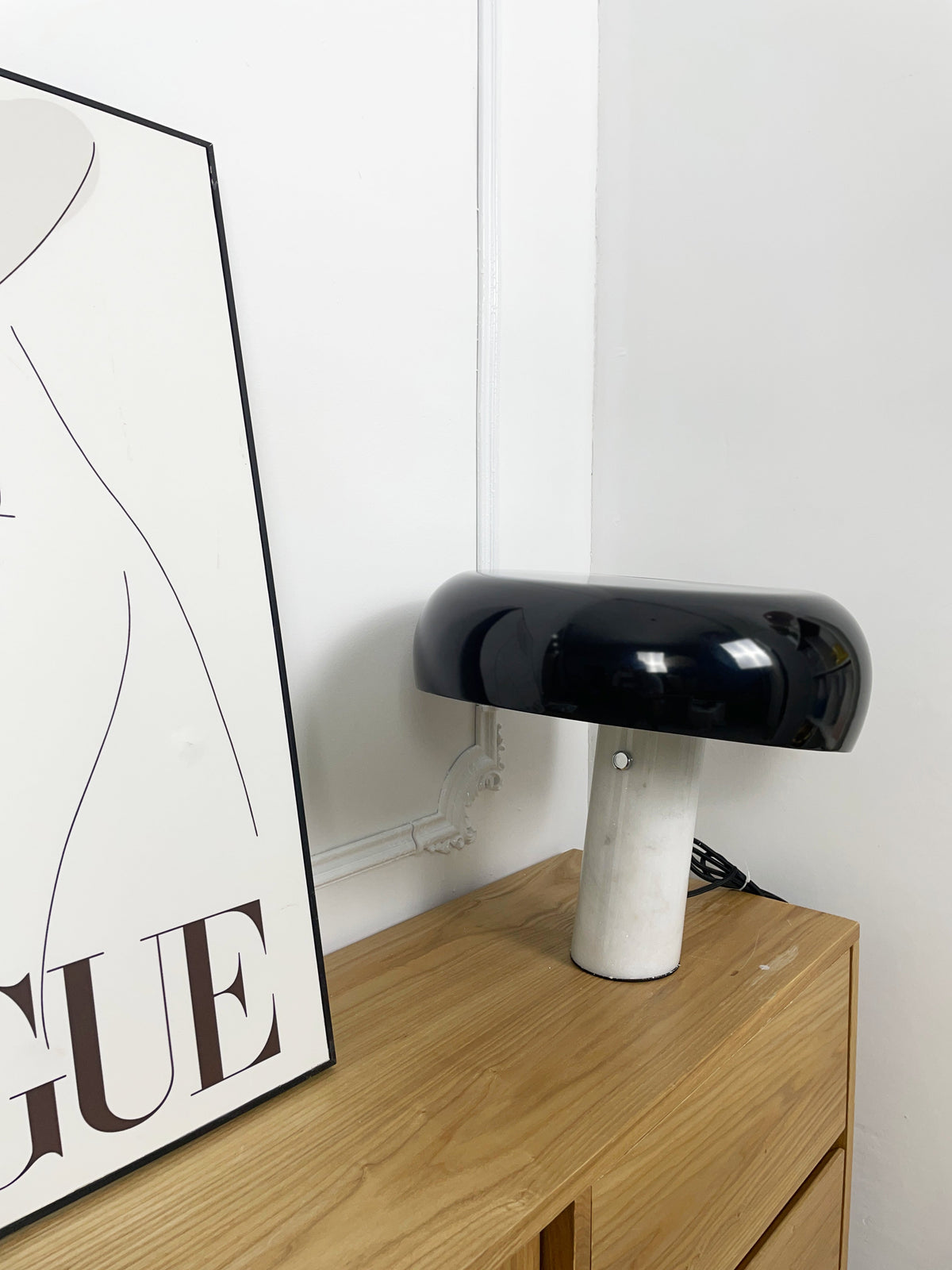 Stoskeni Table Lamp