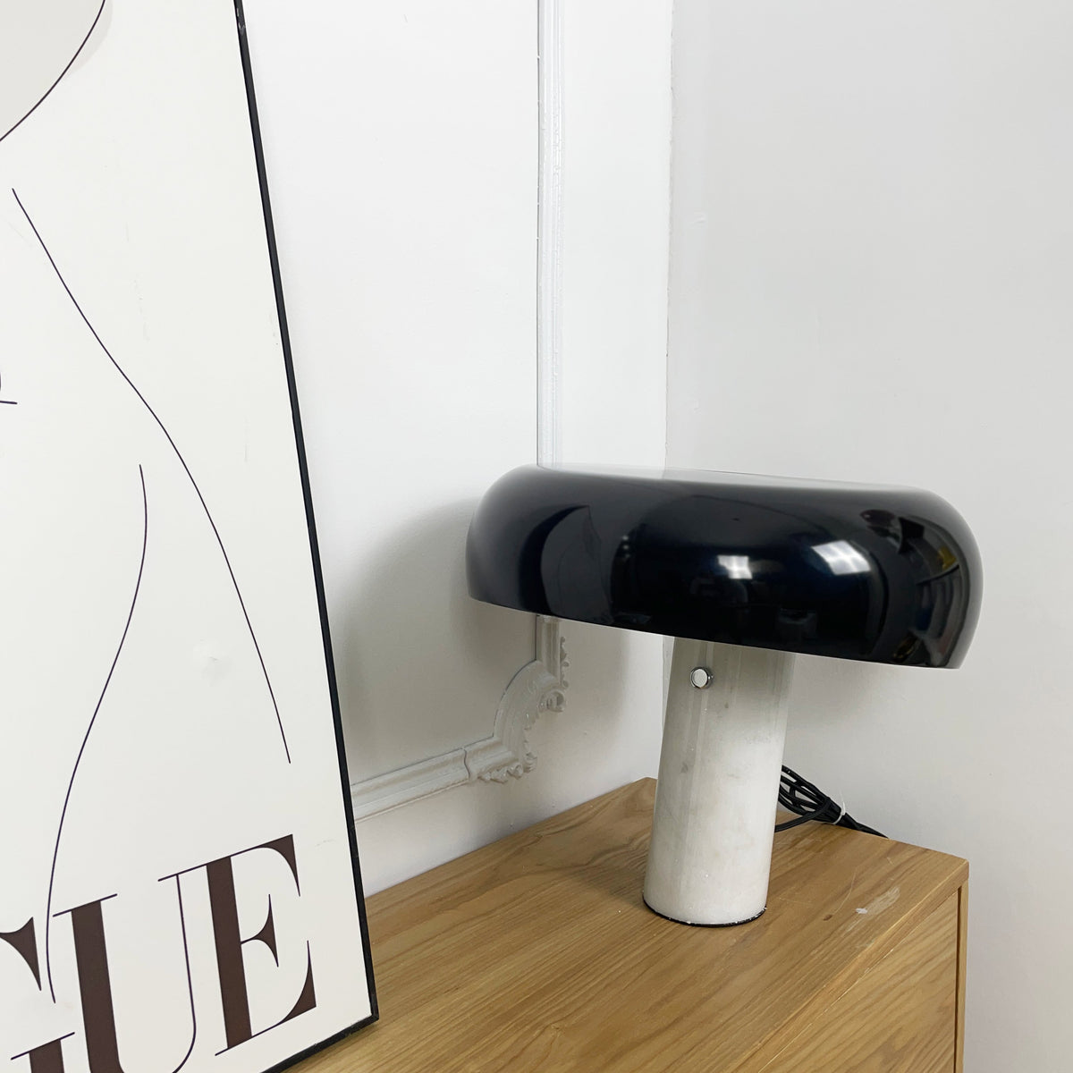 Stoskeni Table Lamp