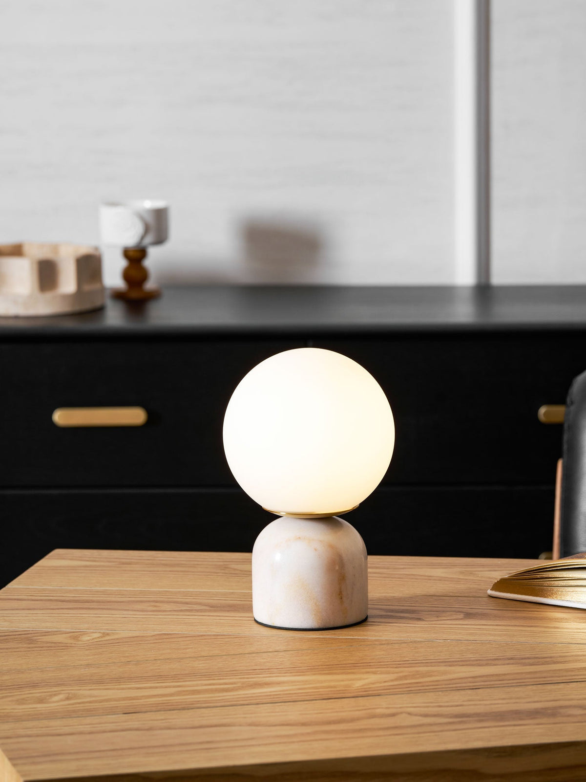 Lamiro Globe Table Lamp