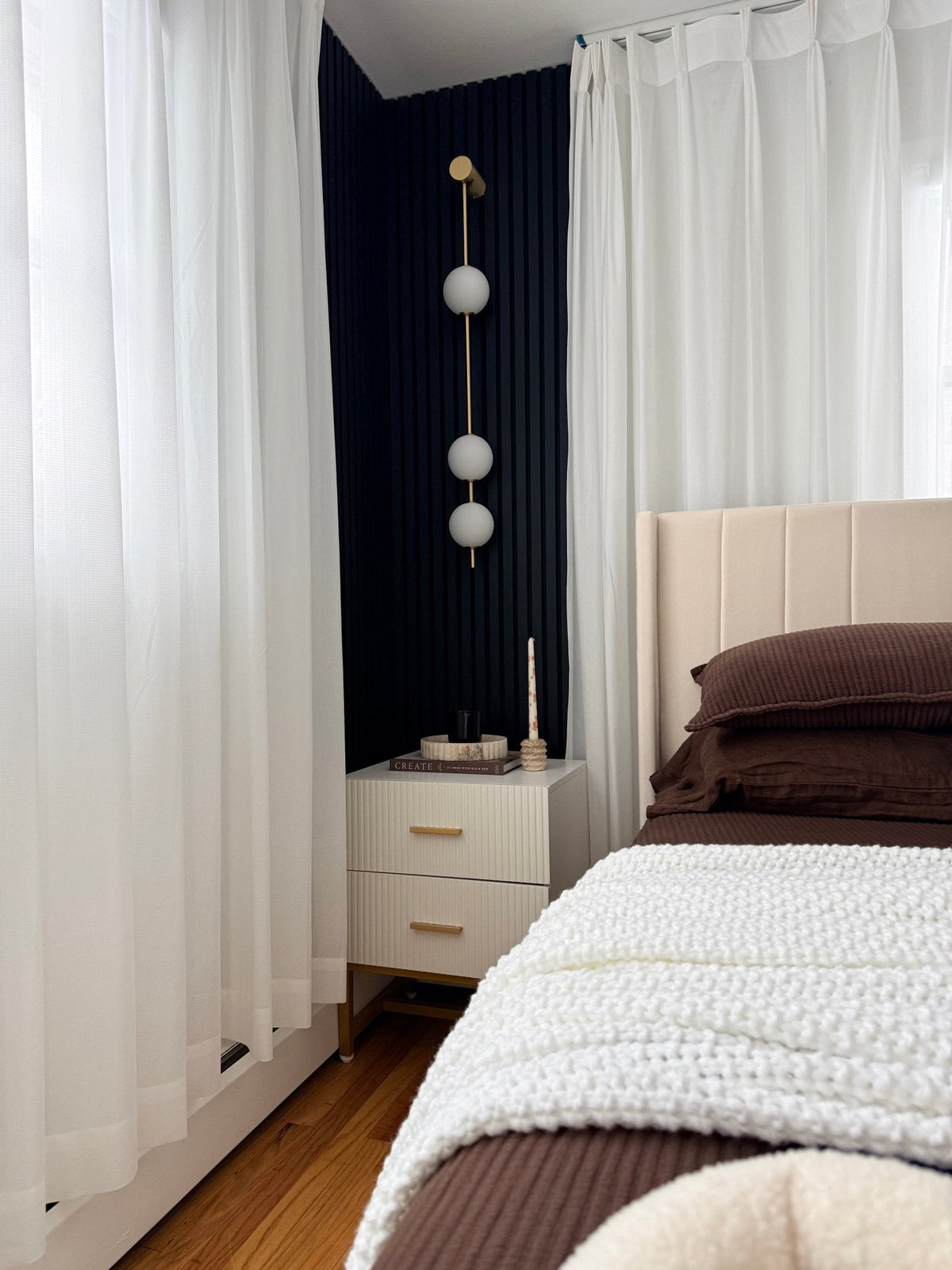 Glema Globe Wall Light